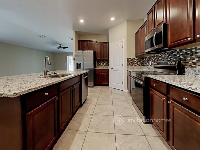 Building Photo - 10212 Strawberry Tetra Dr