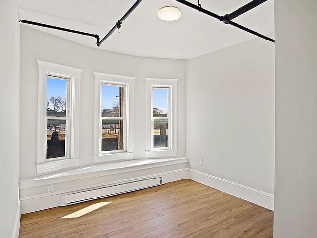 Building Photo - 2 Redfield St