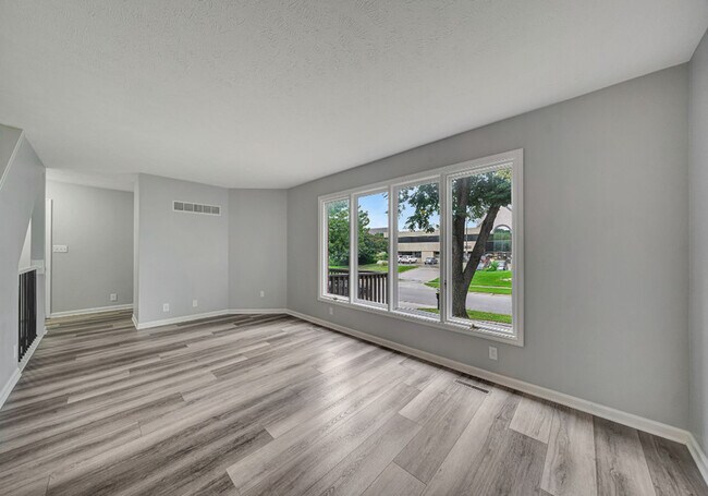 Foto del edificio - 5563 Canterbury Ln