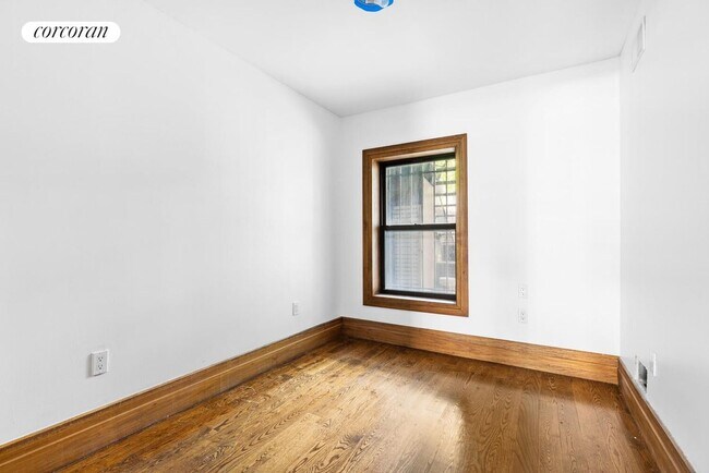 Foto del edificio - 620 Monroe St