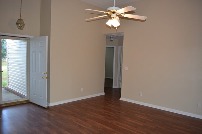 Foto del edificio - 204 Tyson Glen Dr