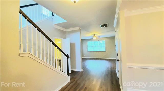 Building Photo - 14427 Laurel Tree Ln