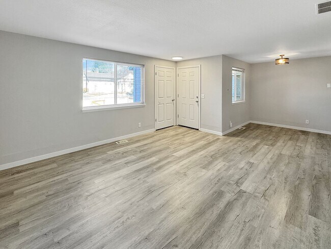 Foto del edificio - 7053-7055 W Ustick Rd