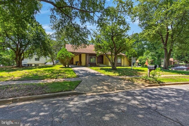 Building Photo - 8801 Monmouth Dr