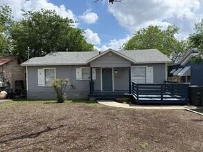 Building Photo - 136 Nelson Ave