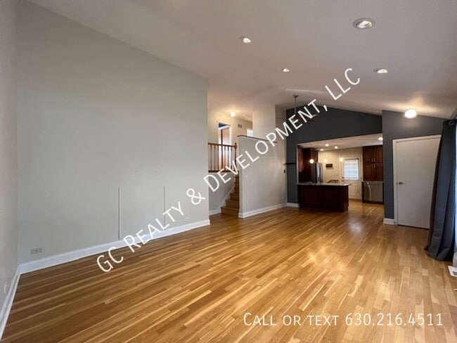 Building Photo - ***UPDATED SPLIT LEVEL / 3BDRM - 2BTH / SS...