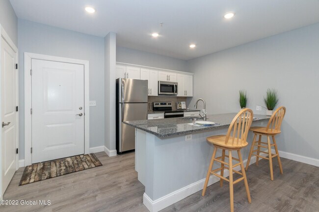 Foto del edificio - 6228-6230 Riitano Ln
