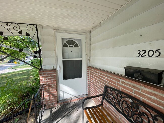Building Photo - 3203 Coranado St.