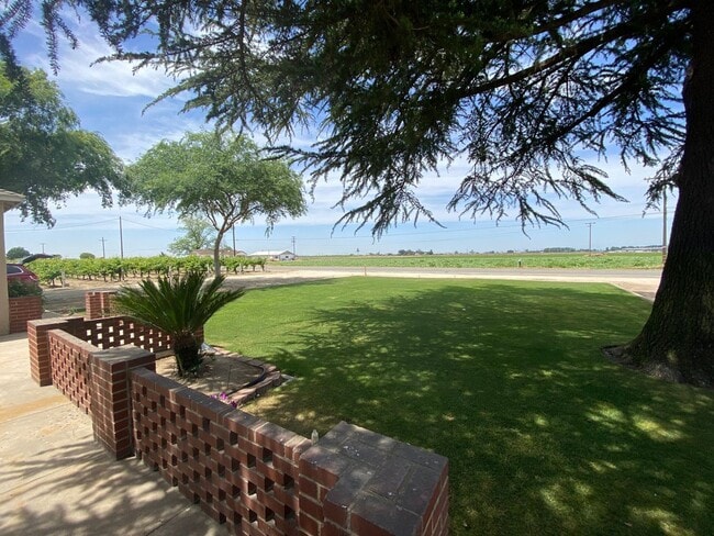 Foto del edificio - 3 br, 1 bath House - 8227 E. Floral Ave