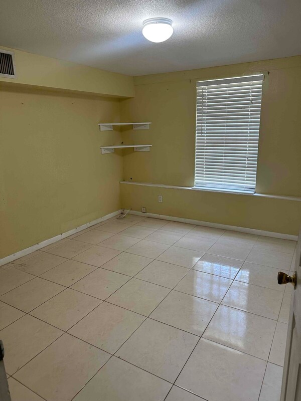 Foto del edificio - 1185 NW 128th St