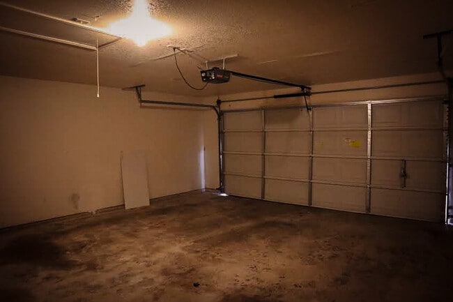 Building Photo - 5208 Bridle Dr