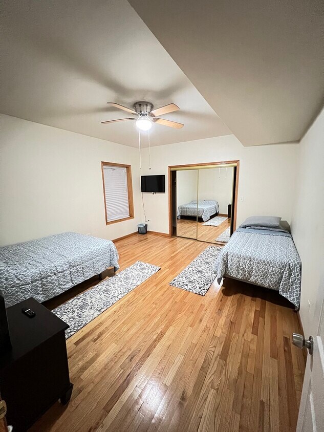 Foto principal - 5336 S Calumet Ave