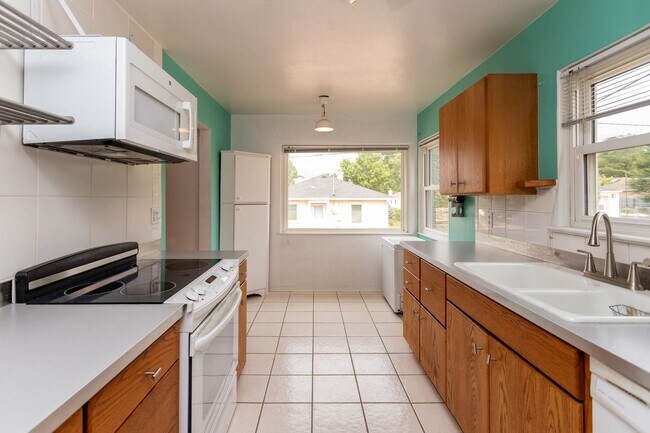 Foto del edificio - Lovely Downtown Property!