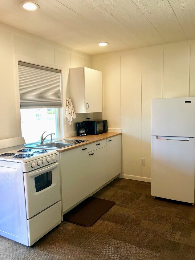 Kitchen - 800 Hawkins St