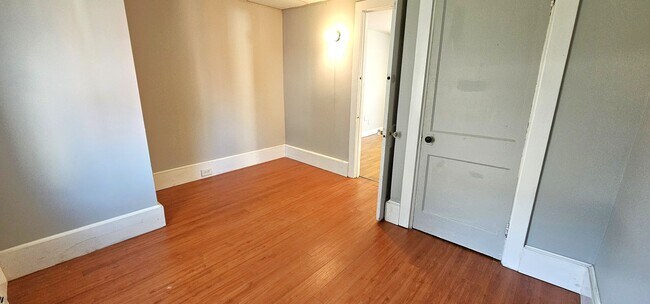 Foto del edificio - 216 N Champlain St