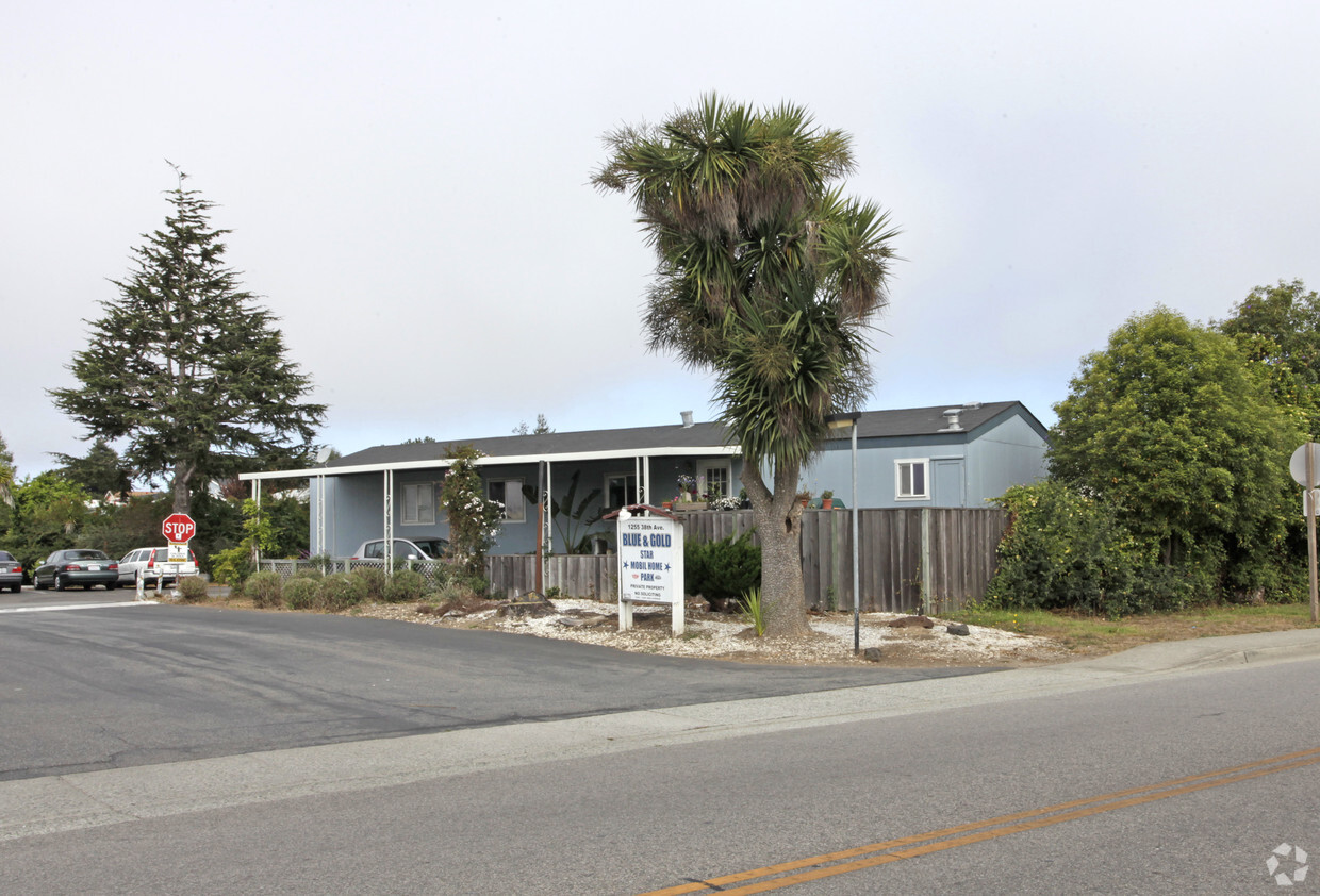 Foto del edificio - Blue & Gold Star Mobile Home Park