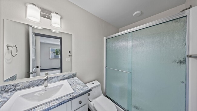 Building Photo - 2 Bed 2 Bath - Condo - W/S/G Included - NAS Whidbey