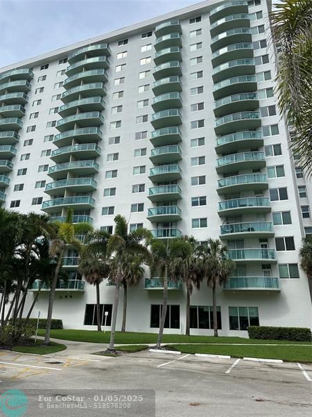 Foto principal - 19380 Collins Ave