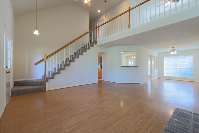 Building Photo - 10015 Red Wolf Ln