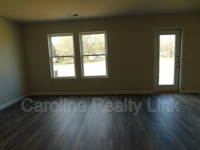 Building Photo - 252 Wadsworth Rd