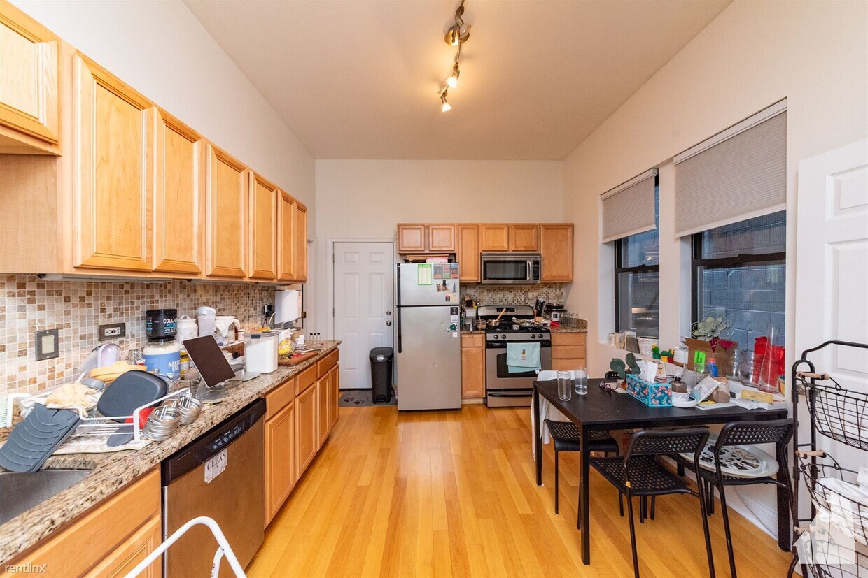 Foto principal - 2 br, 1 bath Condo - 1449 N Ashland Ave