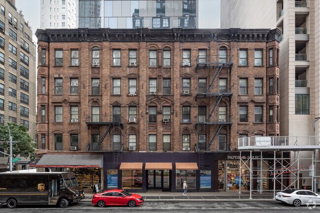 Building Photo - 150 E 87th St