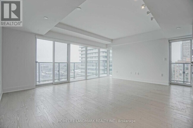 Photo du bâtiment - 955-2955 Bay St.