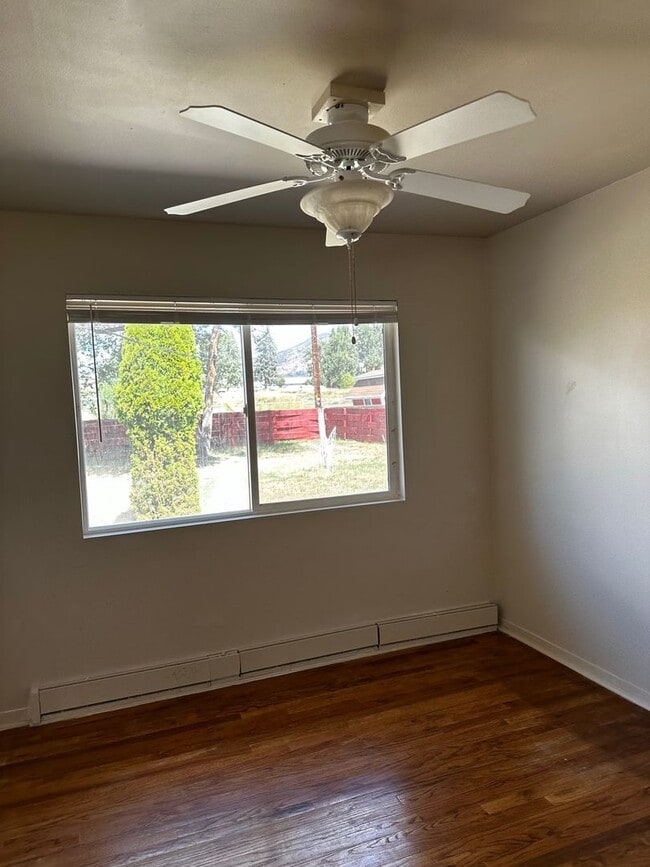 Building Photo - 3 Bedroom Home