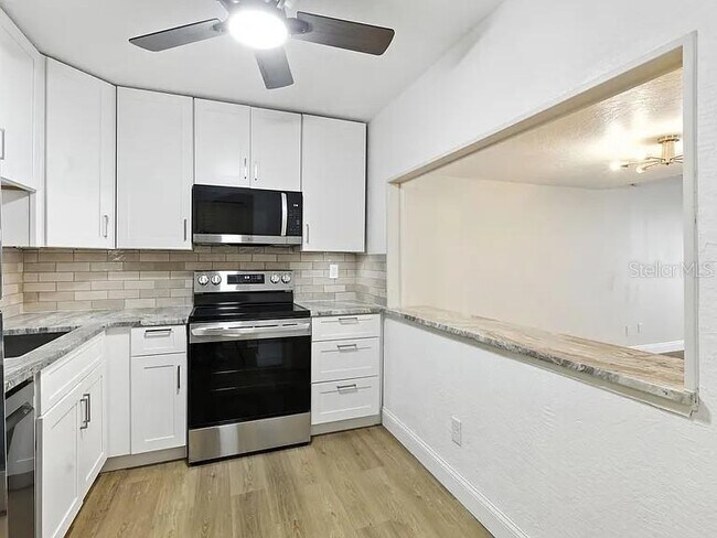 Foto del edificio - 7665 Sun Island Dr S