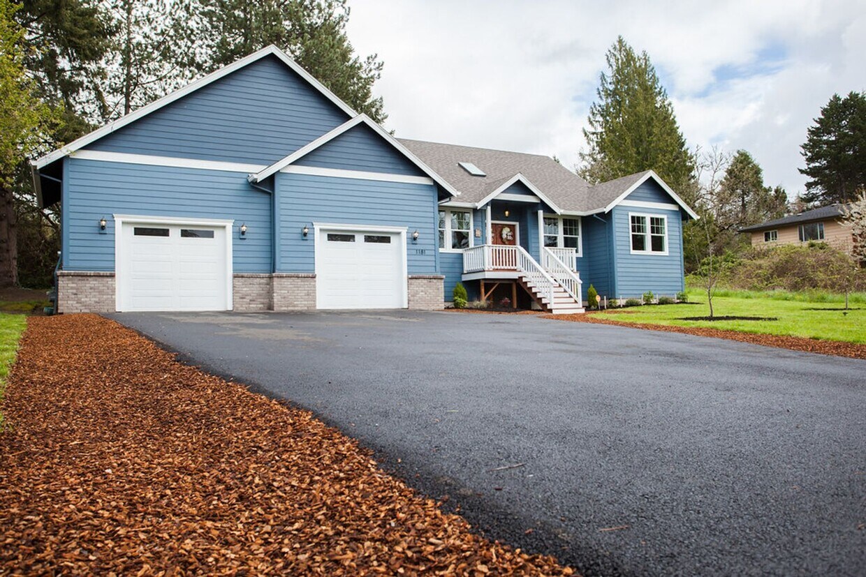 Primary Photo - Custom Hillsboro Ranch with Gourmet Kitche...