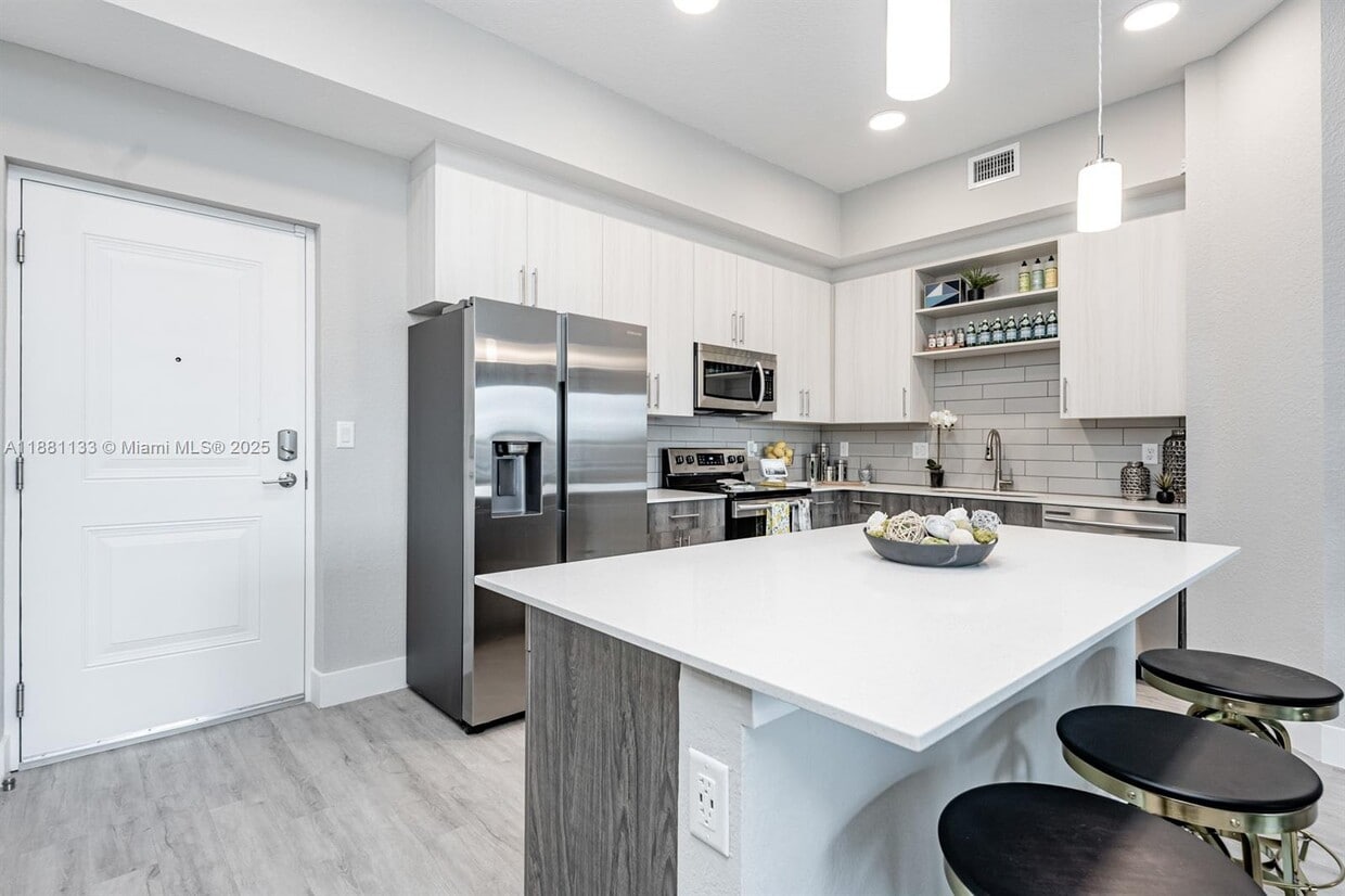 Foto principal - 9155 NW 57th St