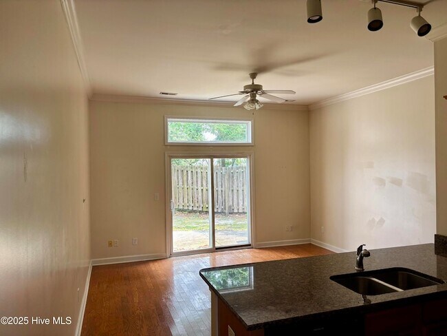Foto del edificio - 1617 Shoreline Pl