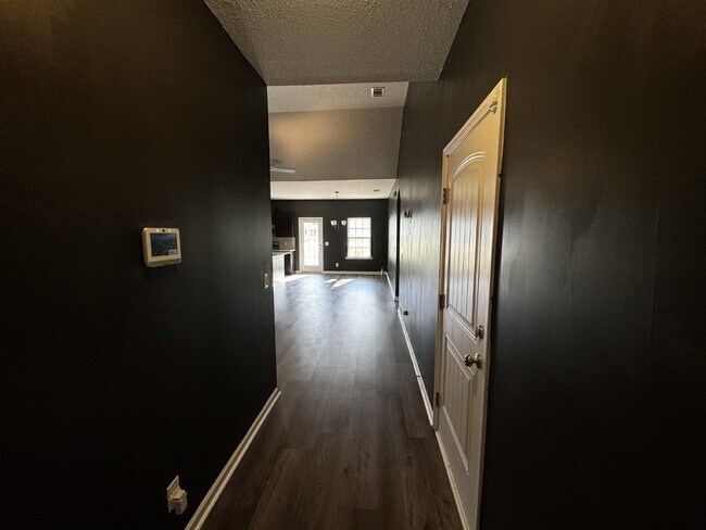 Building Photo - House for Rent