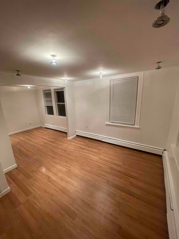 Foto del edificio - 2558 Paulding Ave