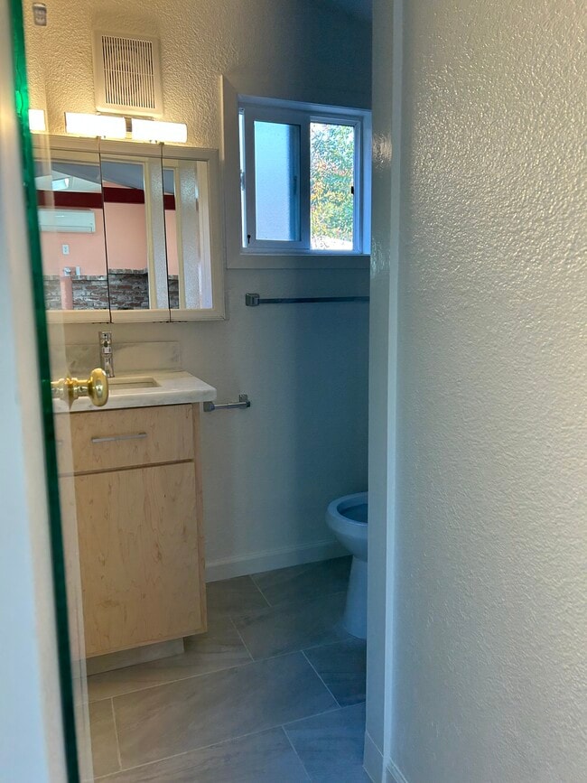 1303 Aspen Pl Unit Guesthouse, Davis, CA 95616 Apartments in Davis