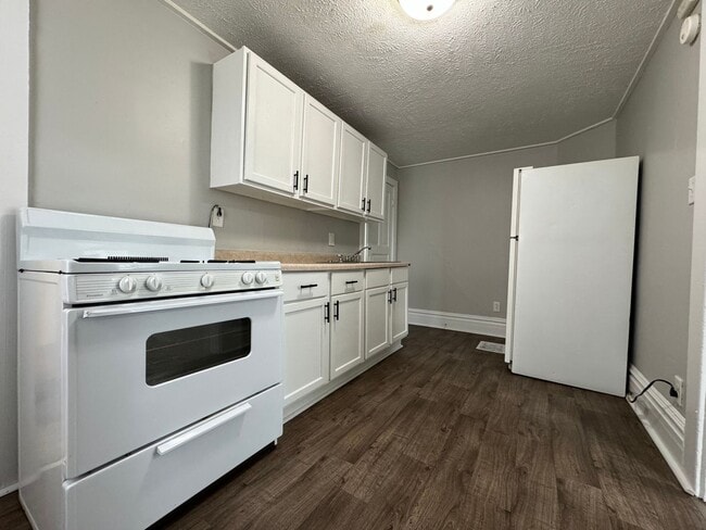 Building Photo - 810 N 11th St