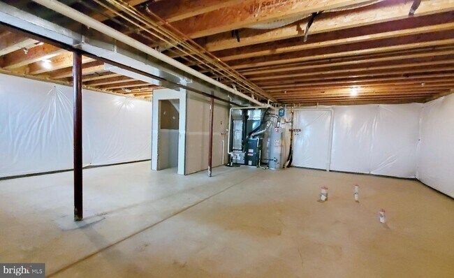 Building Photo - 23106 Poppy Way