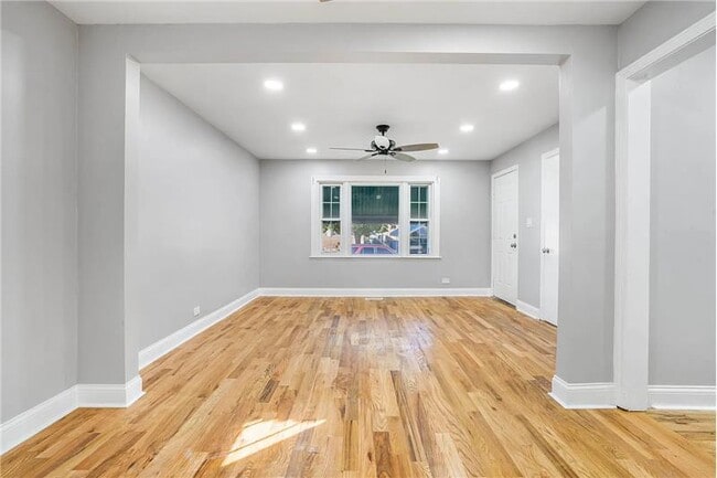 Foto del edificio - 6411 S Leclaire Ave