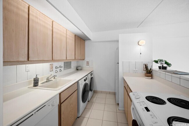 Foto del edificio - Marco Polo 2BD/2BA w/ 2 Parking and Views