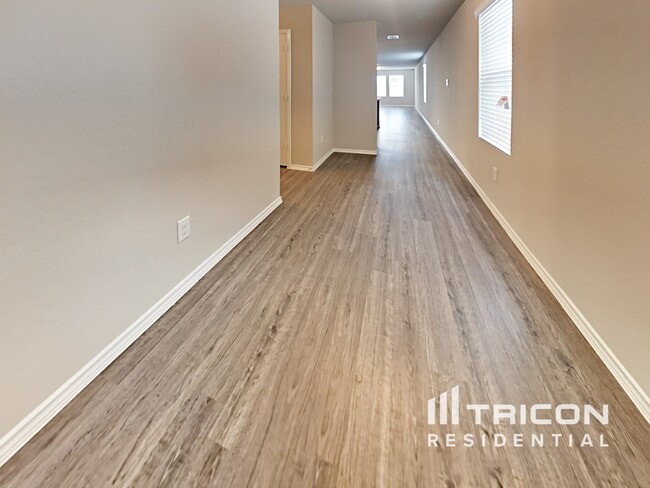 Building Photo - 5010 Everett Loop