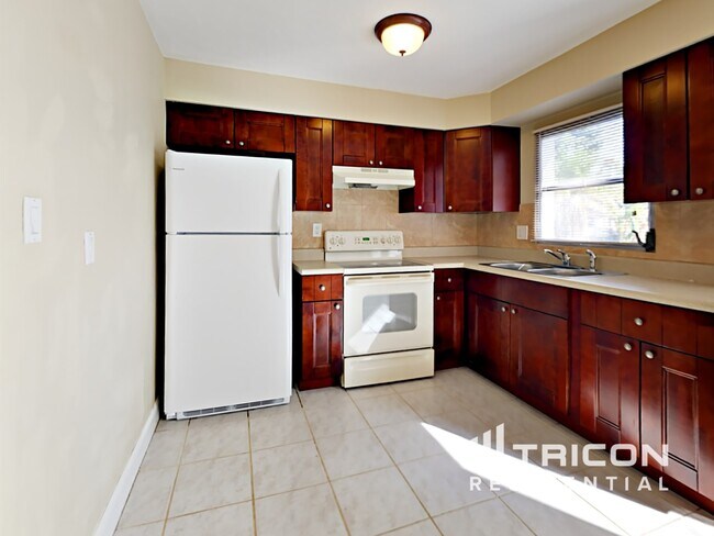 Foto del edificio - 301 Evelyn Ave