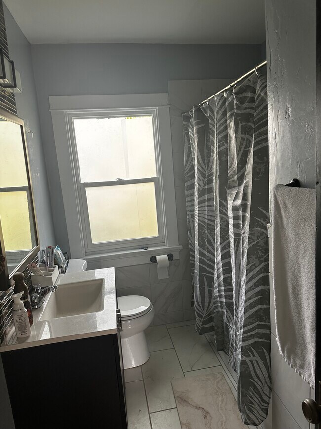 Building Photo - 48 Richmond Ave