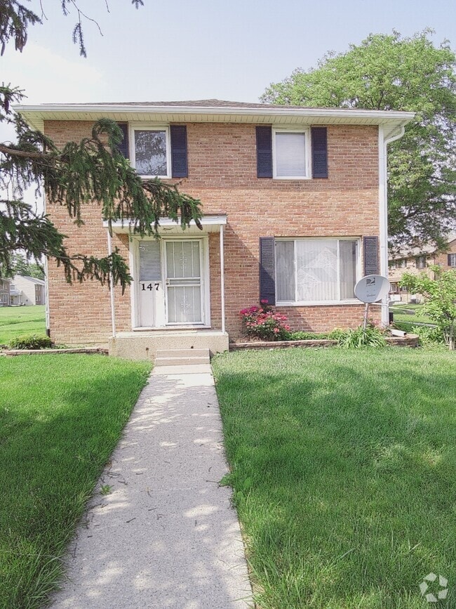 Building Photo - 147 Hemlock St