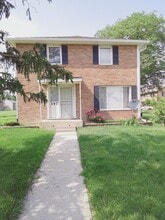 Building Photo - 147 Hemlock St