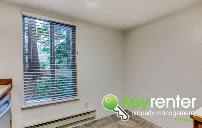 Building Photo - Peaceful Lakewood Condo Backed up to Chamb...