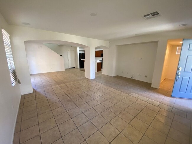 Building Photo - Palmdale 3 Bedroom -Available Now!