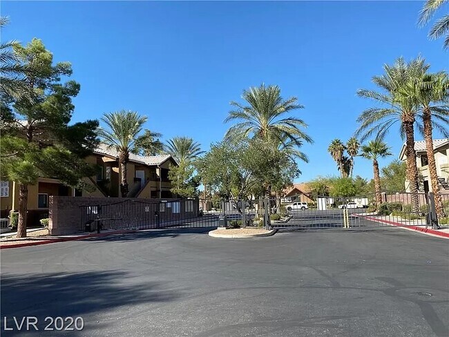 Foto del edificio - 3940 Quiet Pine St
