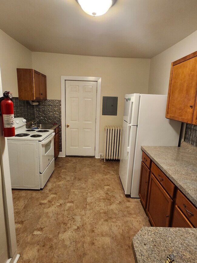 Building Photo - 24 S Market St