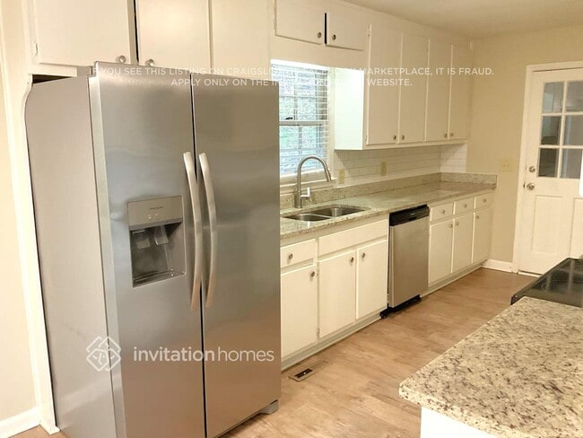 Foto del edificio - 1650 Lakeview Pl