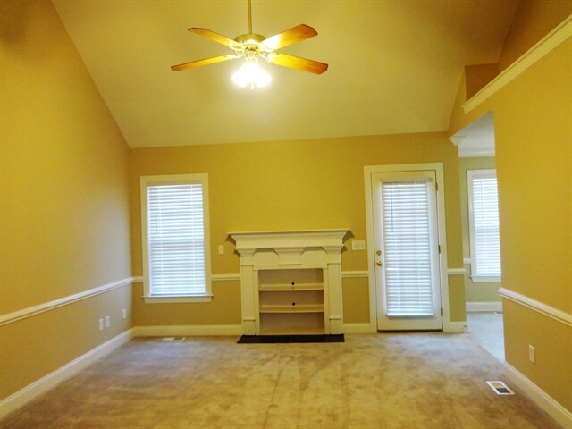 Building Photo - 301 Turtle Creek Dr